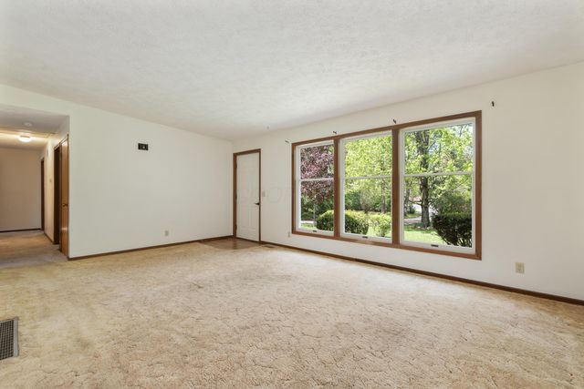 275 N Parkway Drive, Delaware, OH 43015