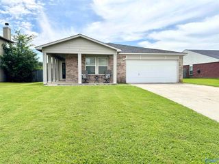 119 Firefly Lane, Owens Cross Roads, AL 35763