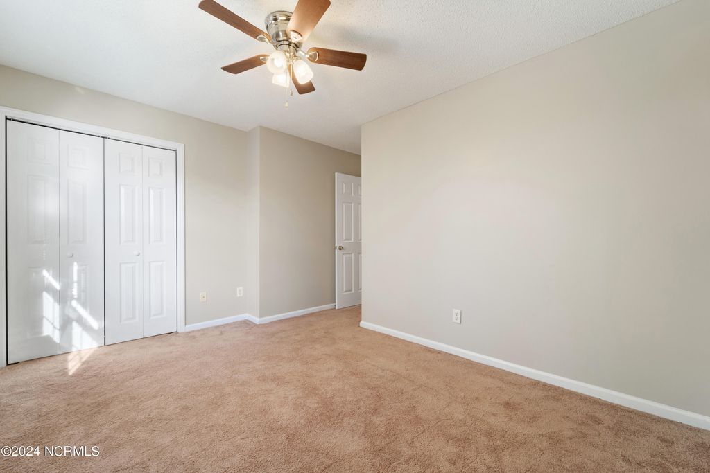 Image 12 of property listing at 957 W Pueblo Drive, Jacksonville, NC 28546