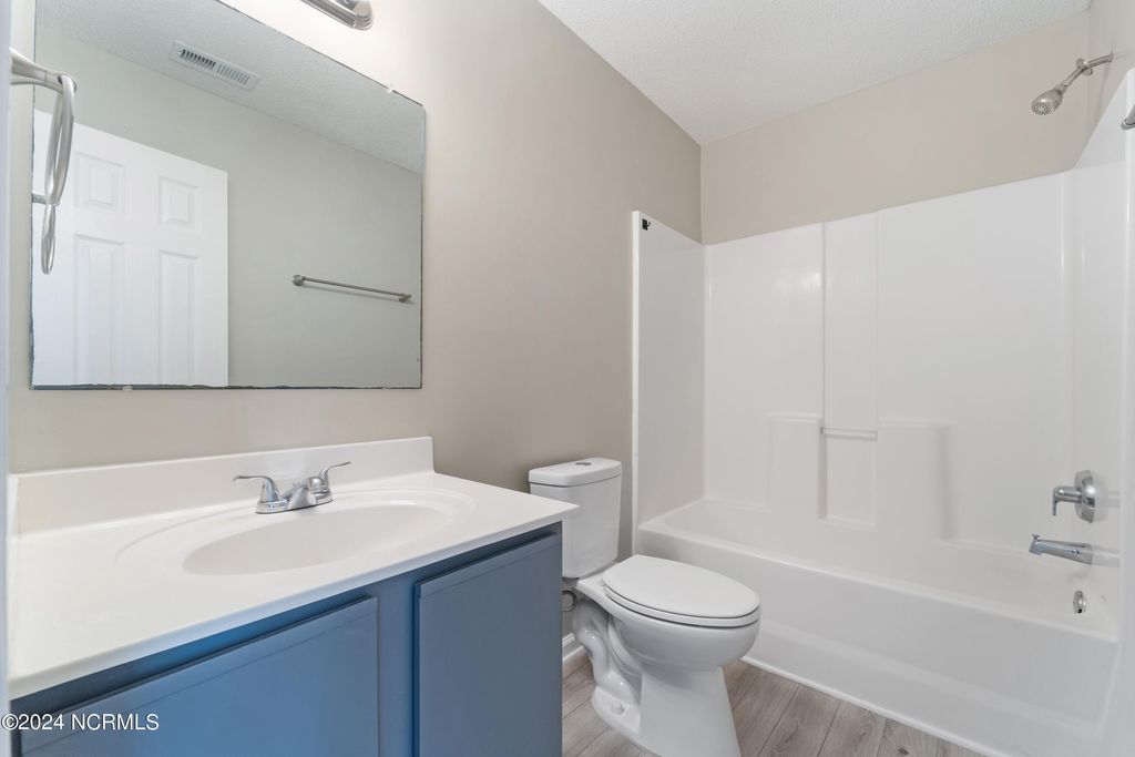 Image 13 of property listing at 957 W Pueblo Drive, Jacksonville, NC 28546