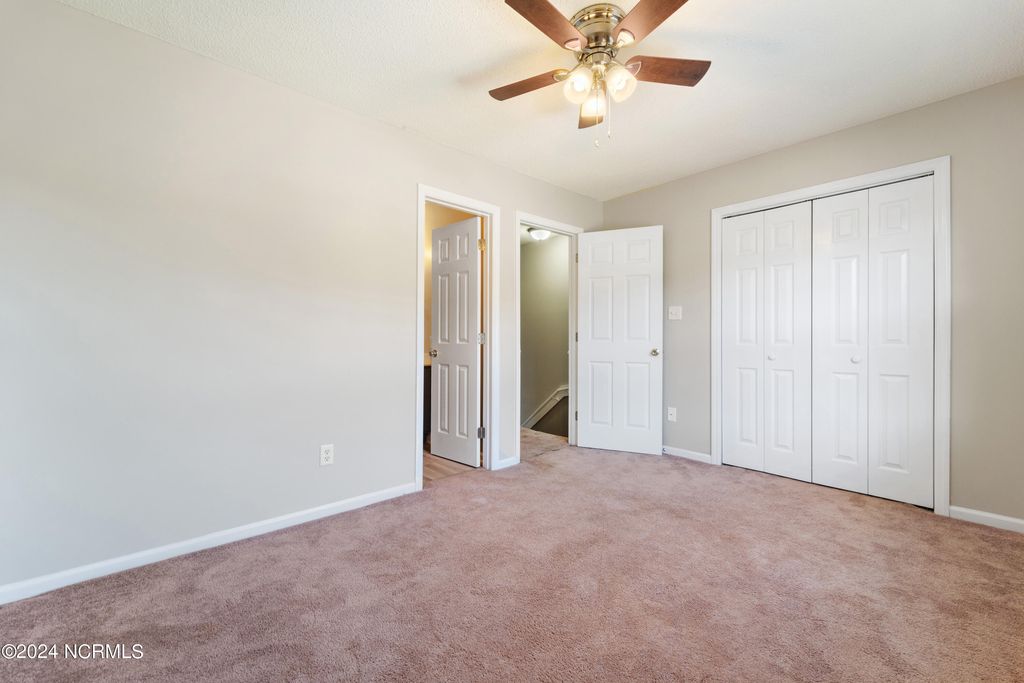 Image 9 of property listing at 957 W Pueblo Drive, Jacksonville, NC 28546