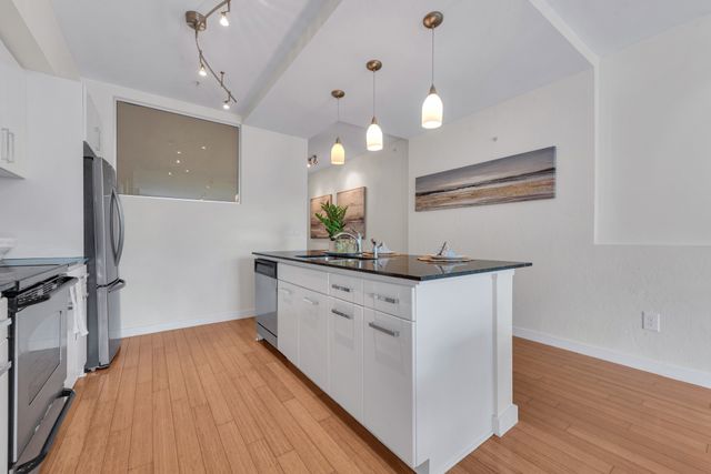 4040 N Hall Street 304, Dallas, TX 75219