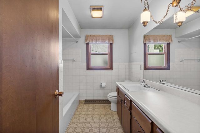 121 HUDSON STREET, Green Bay, WI 54303