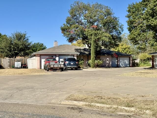 6304 Quaker Avenue, Lubbock, TX 79413