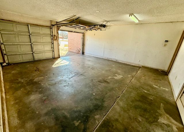 6304 Quaker Avenue, Lubbock, TX 79413