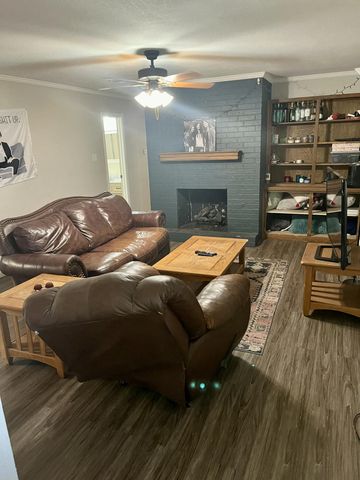 6304 Quaker Avenue, Lubbock, TX 79413