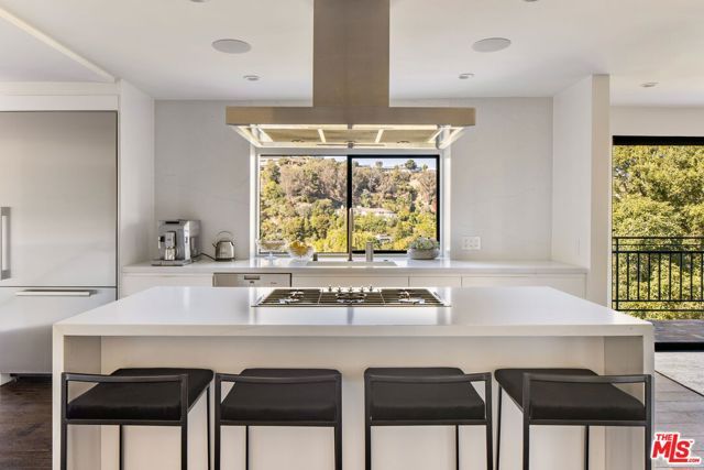 2528 Carman Crest Drive, Los Angeles, CA 90068