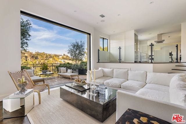 2528 Carman Crest Drive, Los Angeles, CA 90068
