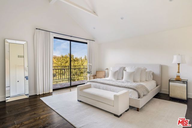 2528 Carman Crest Drive, Los Angeles, CA 90068