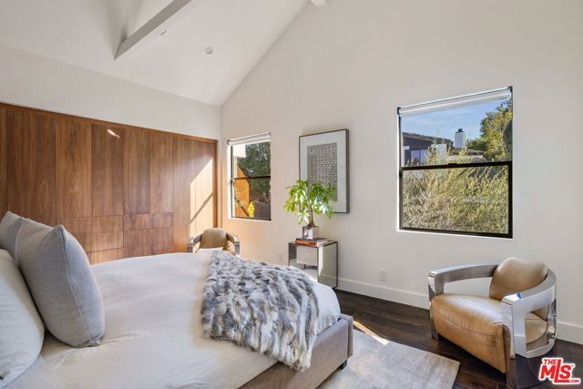 2528 Carman Crest Drive, Los Angeles, CA 90068