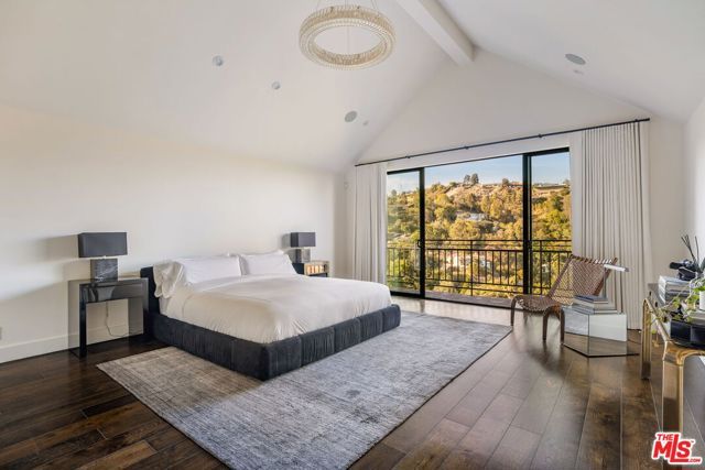 2528 Carman Crest Drive, Los Angeles, CA 90068