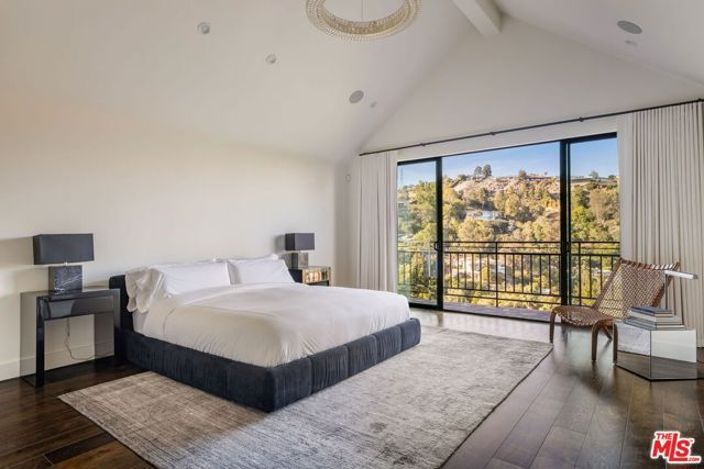 2528 Carman Crest Drive, Los Angeles, CA 90068