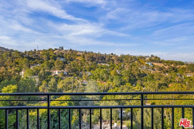 2528 Carman Crest Drive, Los Angeles, CA 90068