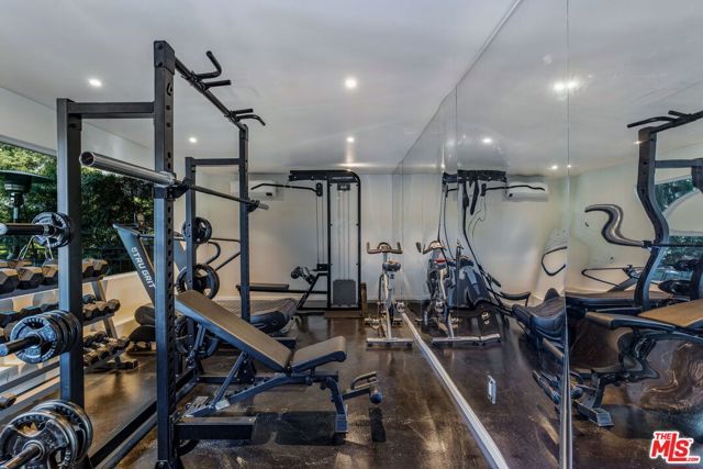 2528 Carman Crest Drive, Los Angeles, CA 90068