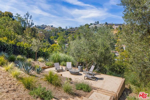 2528 Carman Crest Drive, Los Angeles, CA 90068
