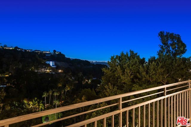 2528 Carman Crest Drive, Los Angeles, CA 90068
