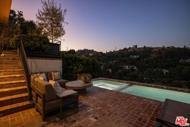 2528 Carman Crest Drive, Los Angeles, CA 90068