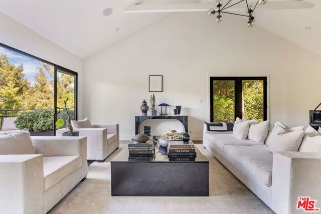 2528 Carman Crest Drive, Los Angeles, CA 90068