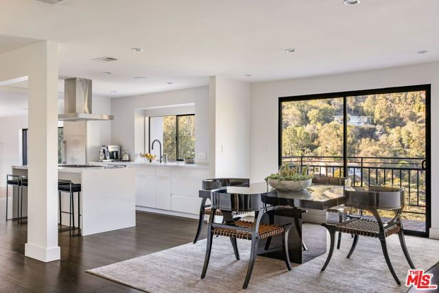 2528 Carman Crest Drive, Los Angeles, CA 90068