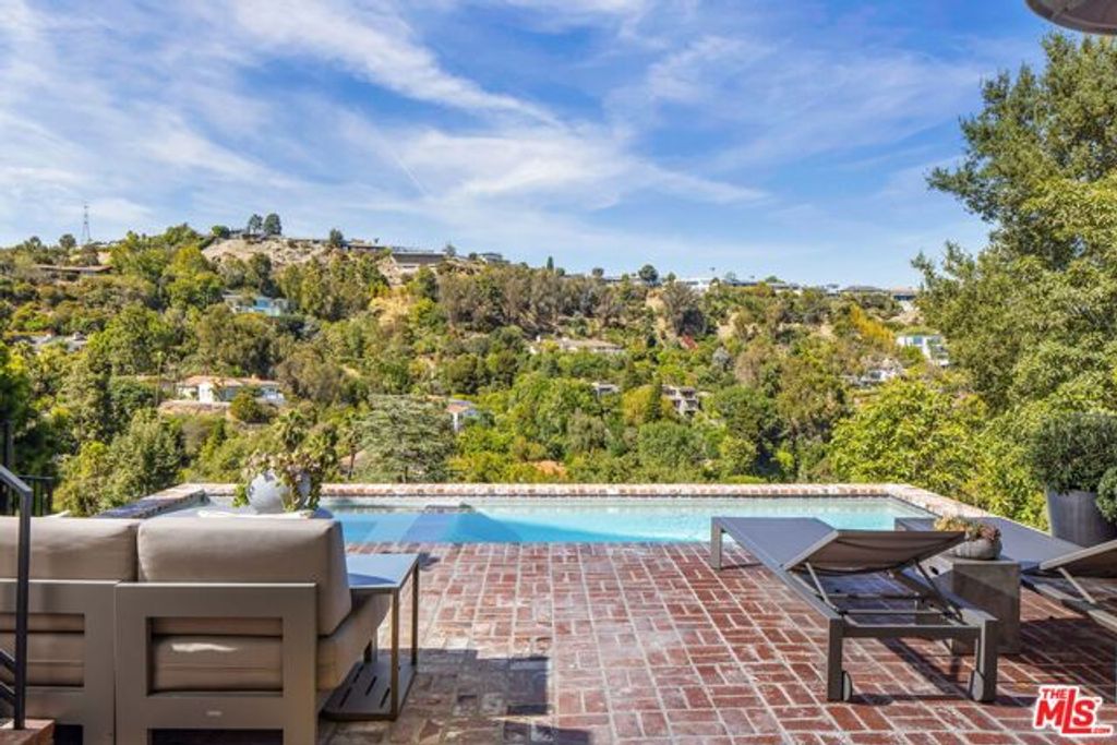 2528 Carman Crest Drive, Los Angeles, CA 90068