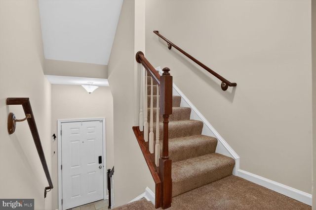 6916 KONA DR, Gainesville, VA 20155