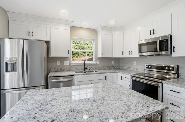 1760 Forest Side Lane, Charlotte, NC 28213