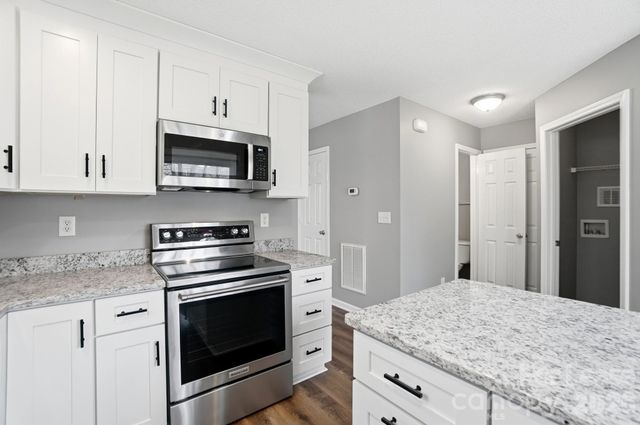 1760 Forest Side Lane, Charlotte, NC 28213