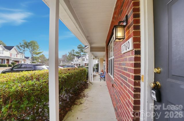 1760 Forest Side Lane, Charlotte, NC 28213