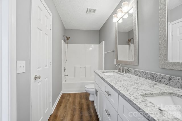 1760 Forest Side Lane, Charlotte, NC 28213