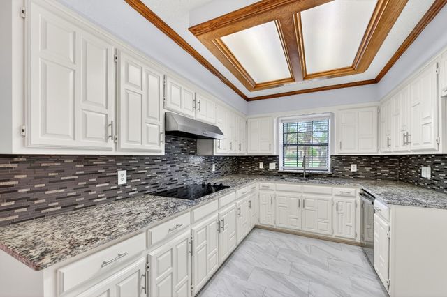 918 Green Brook Drive, Allen, TX 75002