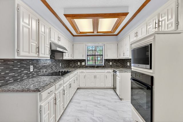 918 Green Brook Drive, Allen, TX 75002