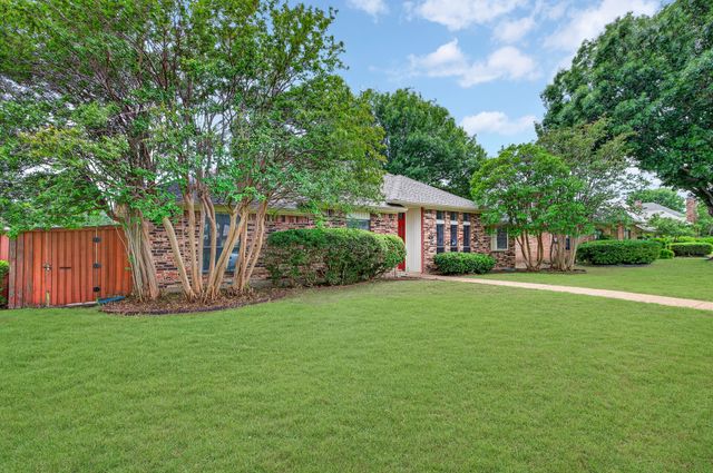 918 Green Brook Drive, Allen, TX 75002