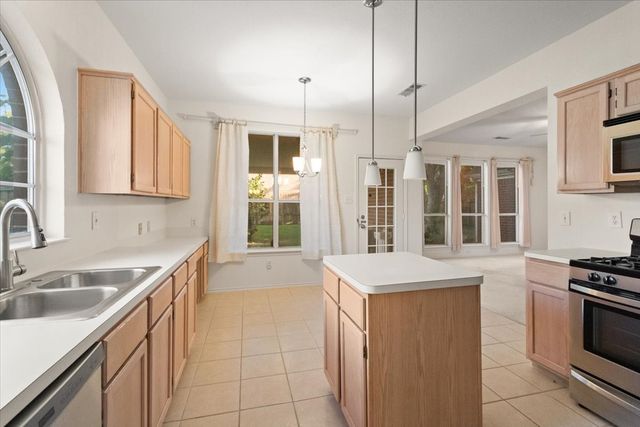 1100 Bellingham Place, Arlington, TX 76001