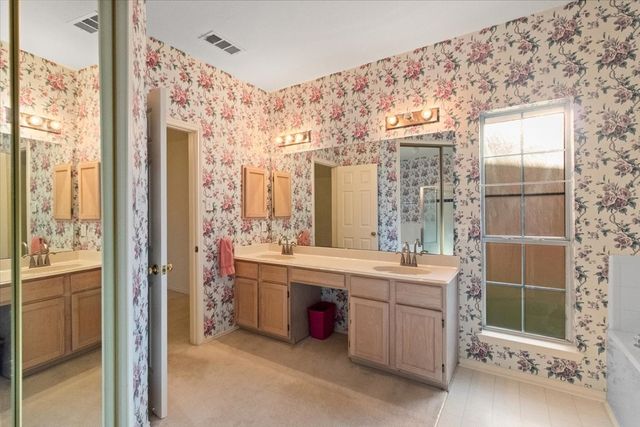 1100 Bellingham Place, Arlington, TX 76001