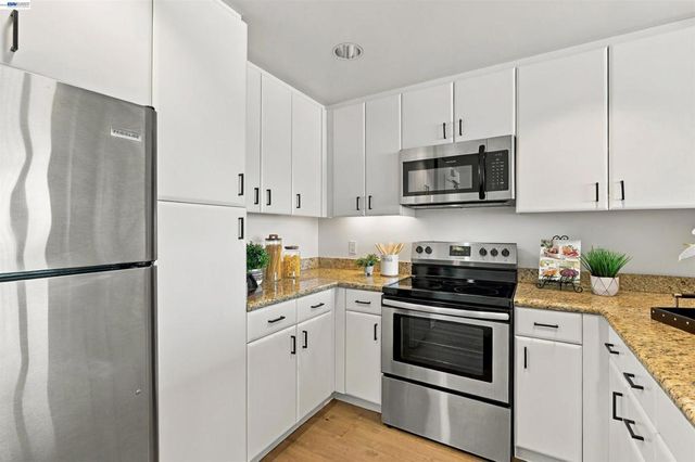 260 King Street 909, San Francisco, CA 94107