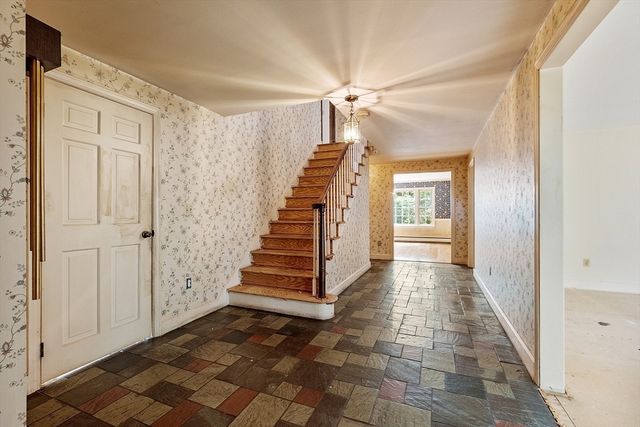 10 Tallard Road, Westford, MA 01886