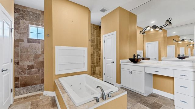 13653 HERITAGE WAY, Sarasota, FL 34240