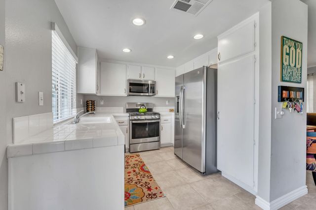 2815 Minford Street, Lancaster, CA 93536