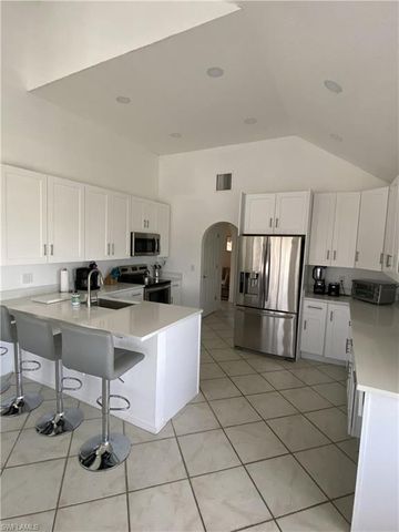 405 Cristobal ST, Naples, FL 34113