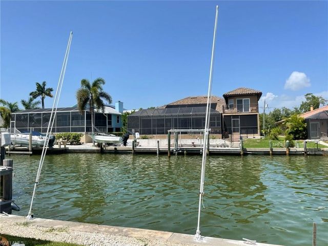 405 Cristobal ST, Naples, FL 34113