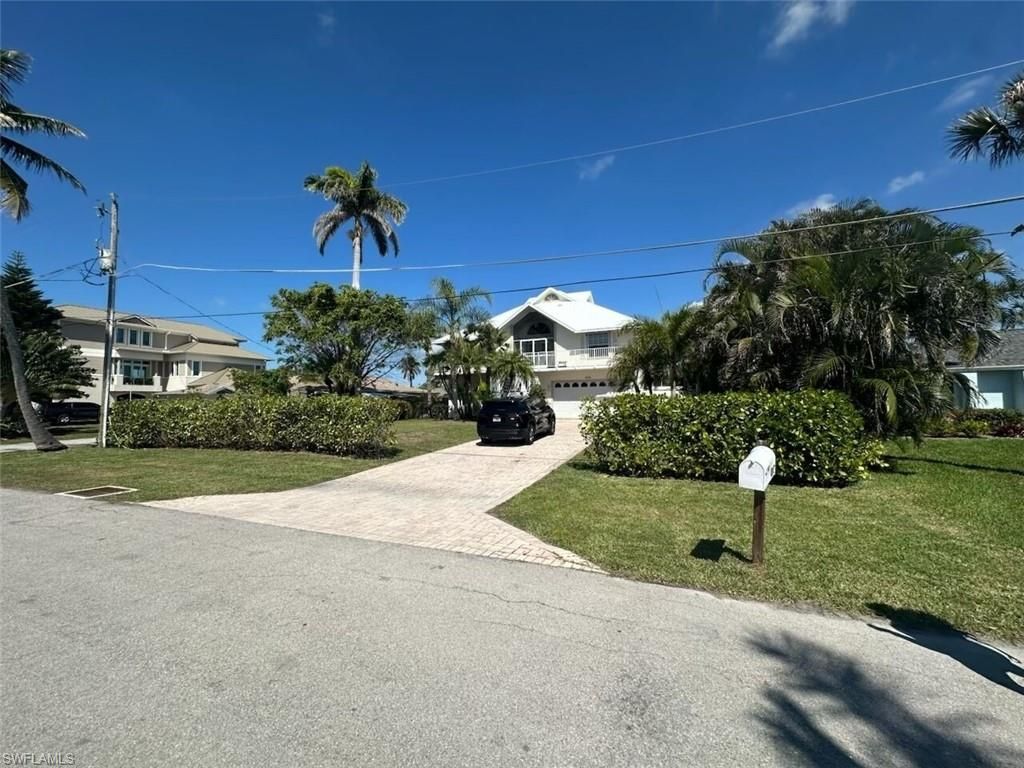 405 Cristobal ST, Naples, FL 34113
