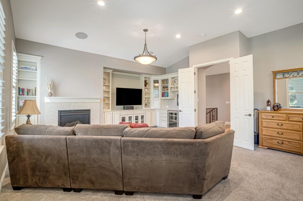 Image 13 of property listing at 3770 Serena Avenue, Clovis, CA 93619