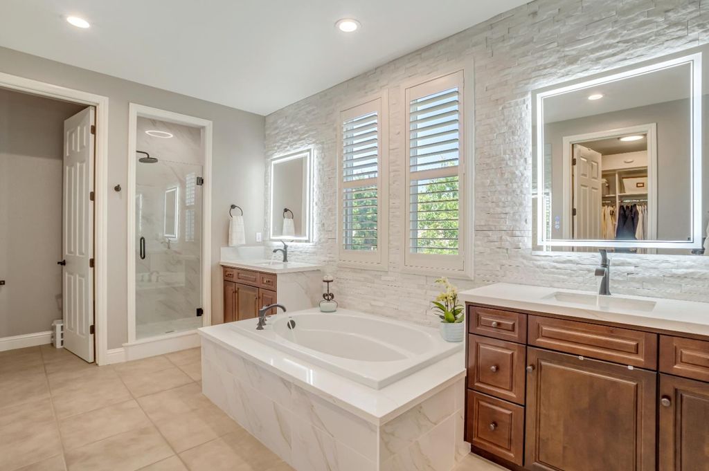 Image 17 of property listing at 3770 Serena Avenue, Clovis, CA 93619