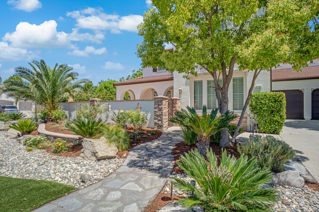 Image 2 of property listing at 3770 Serena Avenue, Clovis, CA 93619