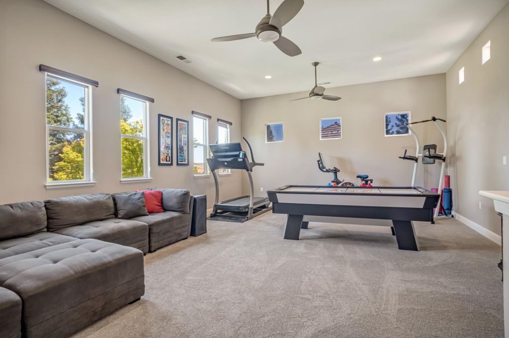 Image 20 of property listing at 3770 Serena Avenue, Clovis, CA 93619