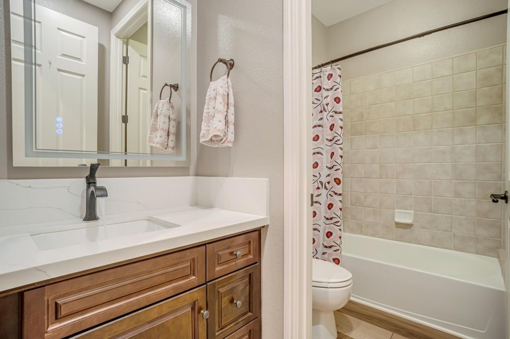 Image 24 of property listing at 3770 Serena Avenue, Clovis, CA 93619