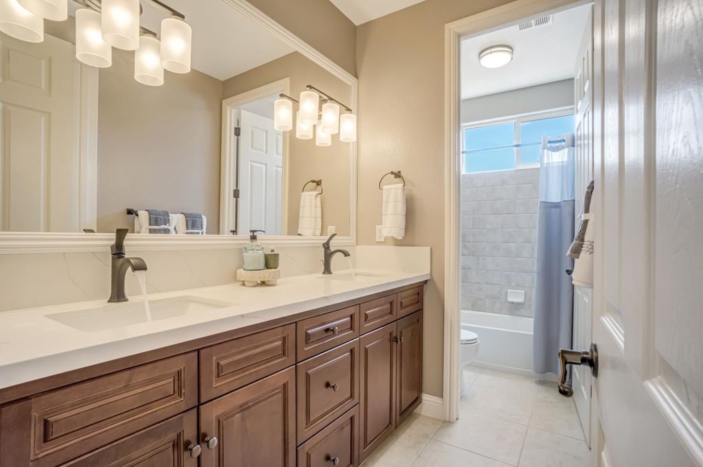 Image 27 of property listing at 3770 Serena Avenue, Clovis, CA 93619