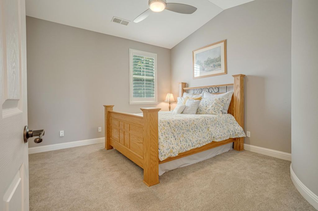 Image 28 of property listing at 3770 Serena Avenue, Clovis, CA 93619