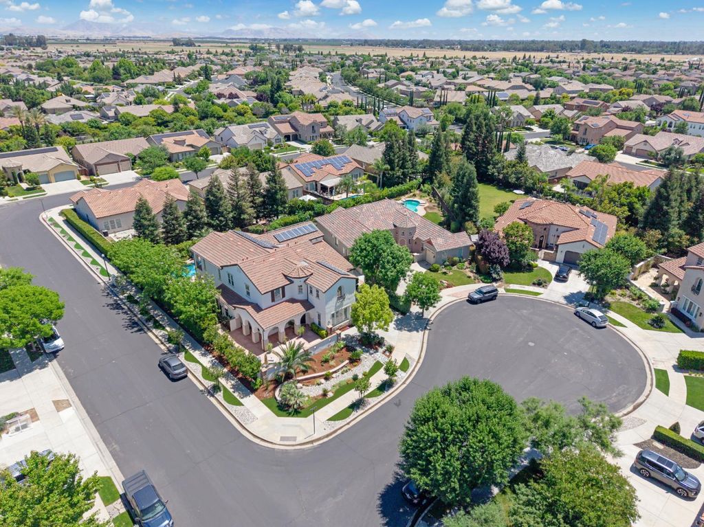Image 3 of property listing at 3770 Serena Avenue, Clovis, CA 93619
