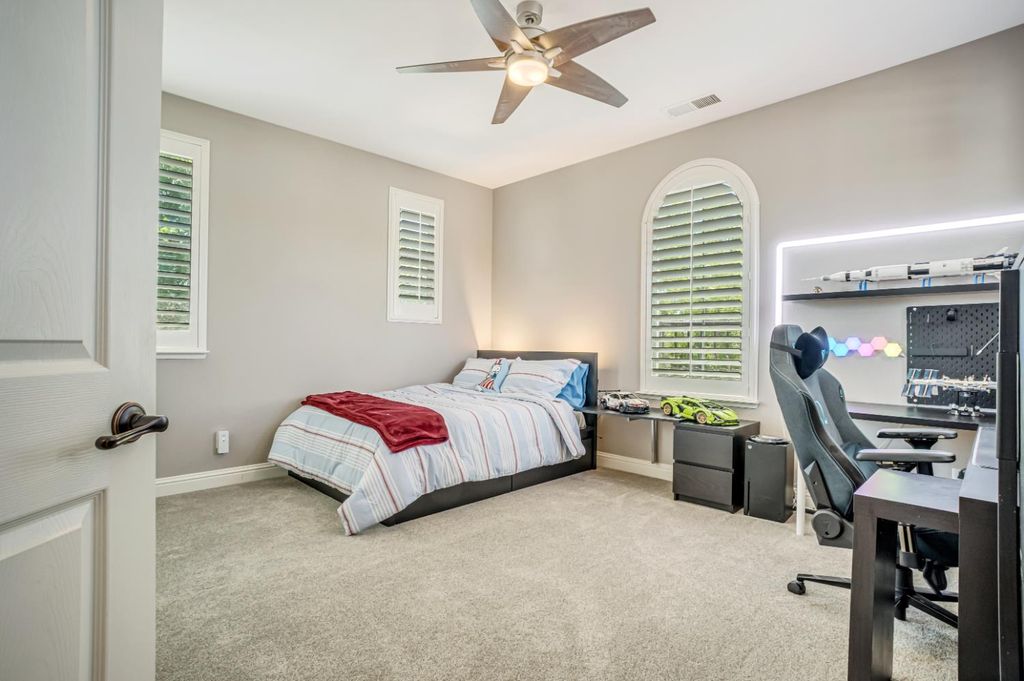 Image 30 of property listing at 3770 Serena Avenue, Clovis, CA 93619